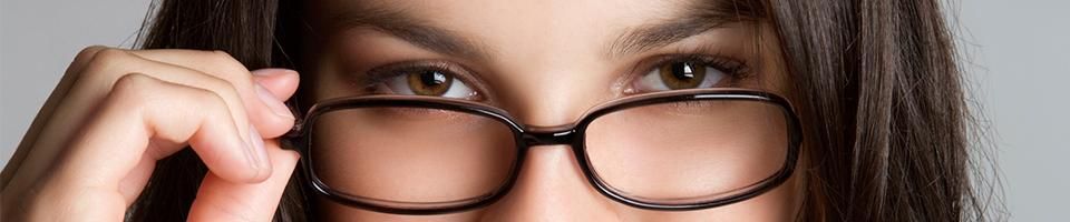 Centro Óptico Deus mujer con gafas formuladas